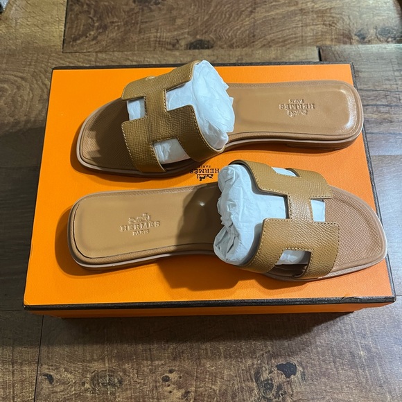 - Hermes Tan Oran Sandals Iconic H Design 38 - Picture 3 of 13